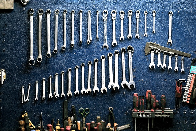 Narzędzia ręczne – jakie są rodzaje kluczy?